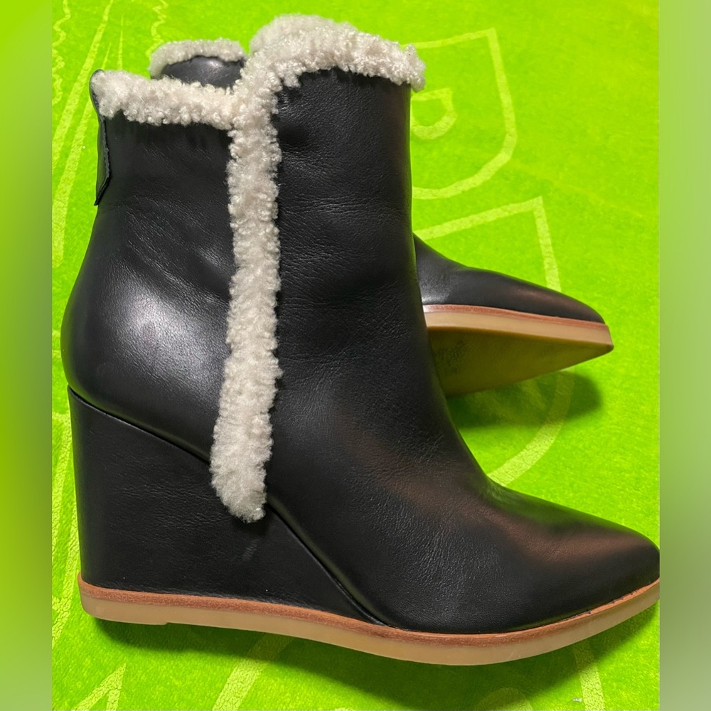 Marc Fisher black leather Shearling Trim Wedge Booties Sz.11